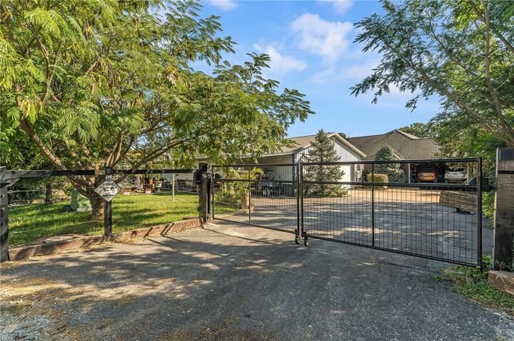 Property Photo: 19000 Huntington Drive AR 72736