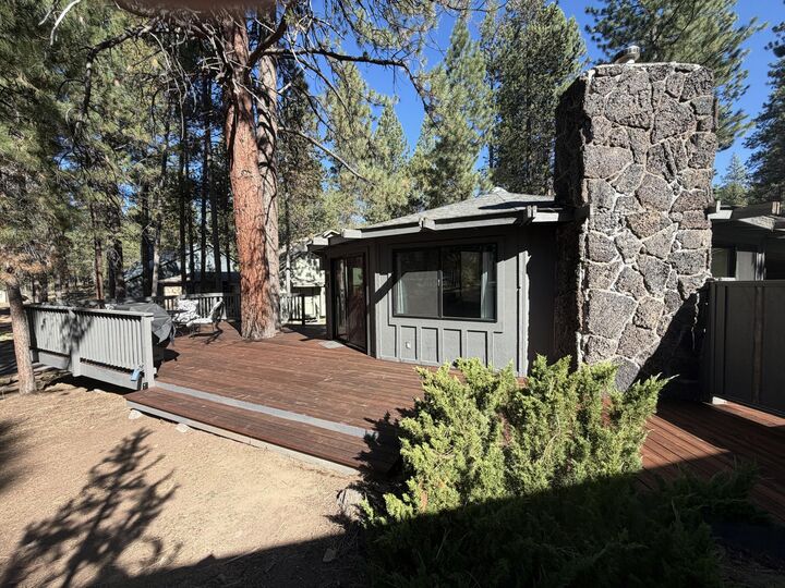 Property Photo: 57052 Deer Lane OR 97707