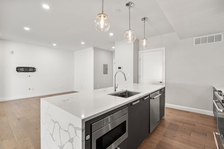 Property Photo:  54 Pleasant Street 04  MA 02125 