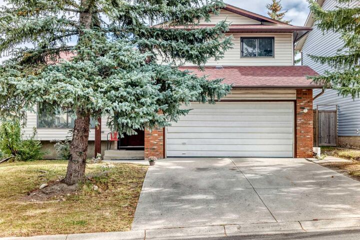 279 Beddington Circle NE  Calgary AB T3K 1N9 photo