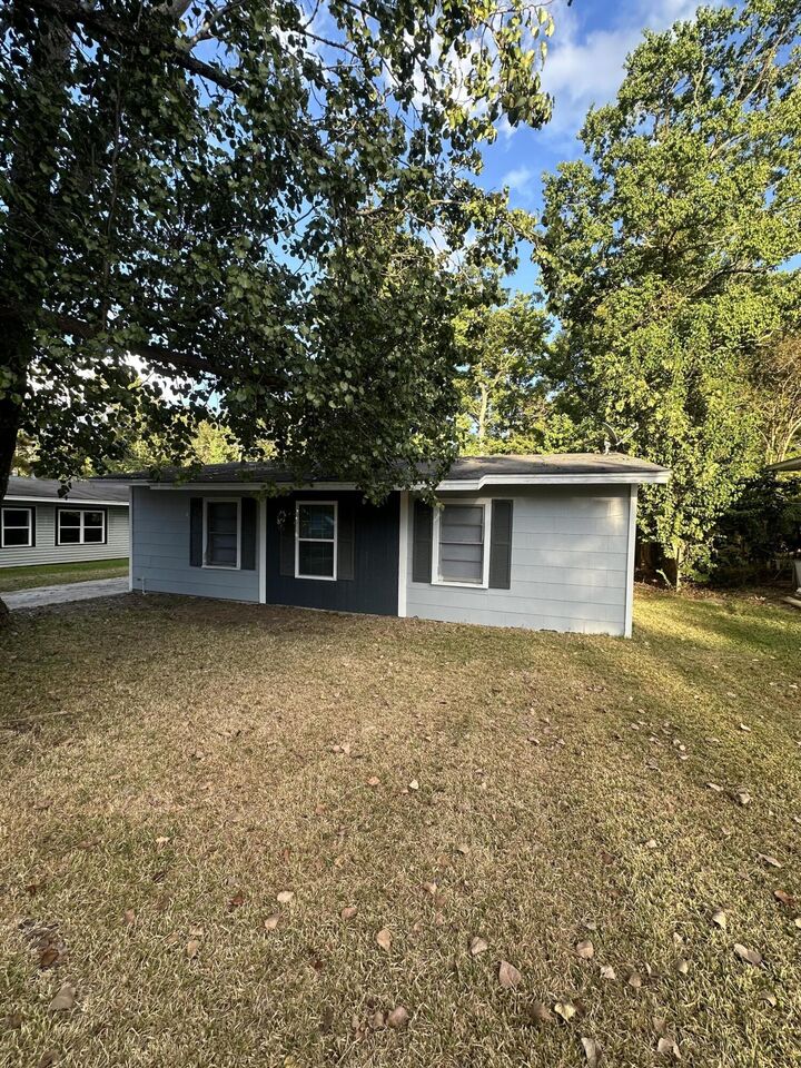 Property Photo:  1009 Anderson Dr  LA 71446 
