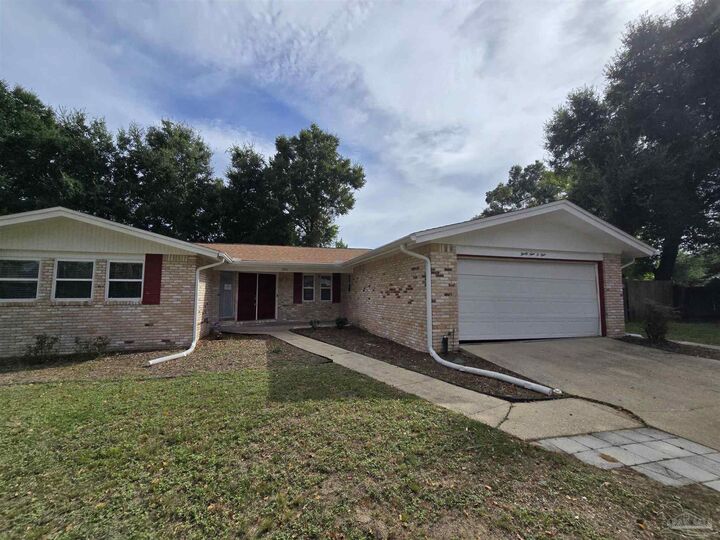 Property Photo:  3901 Croydon Rd  FL 32514 
