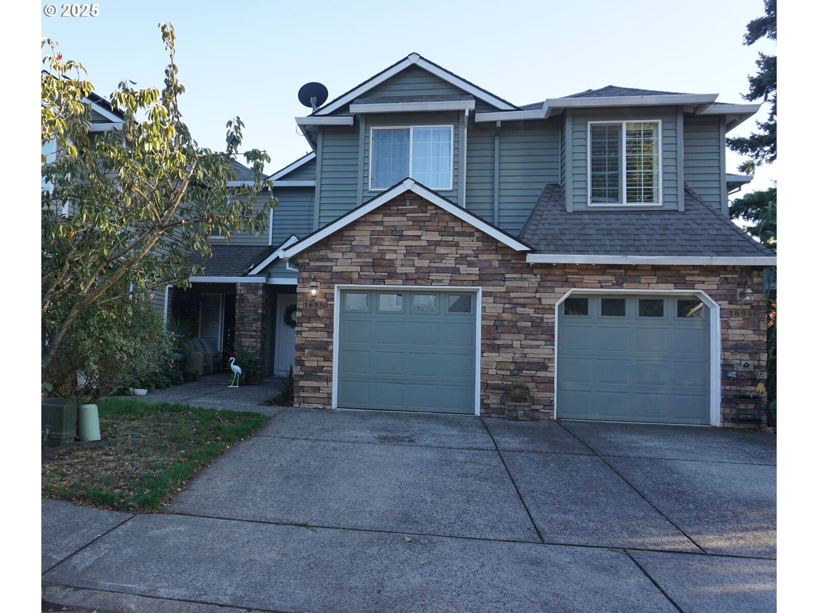 Property Photo:  16950 SE Ankeny St  OR 97233 