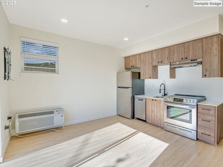 Property Photo:  6115 NE Multnomah St 6  OR 97213 