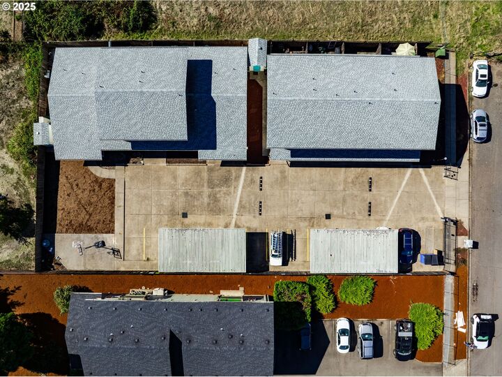 Property Photo:  1287 R St  OR 97477 