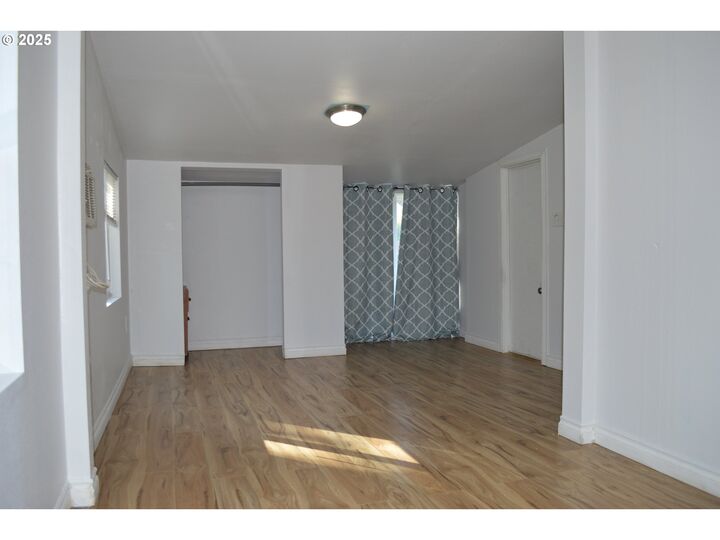 Property Photo:  7239 SE 67th Ave  OR 97206 