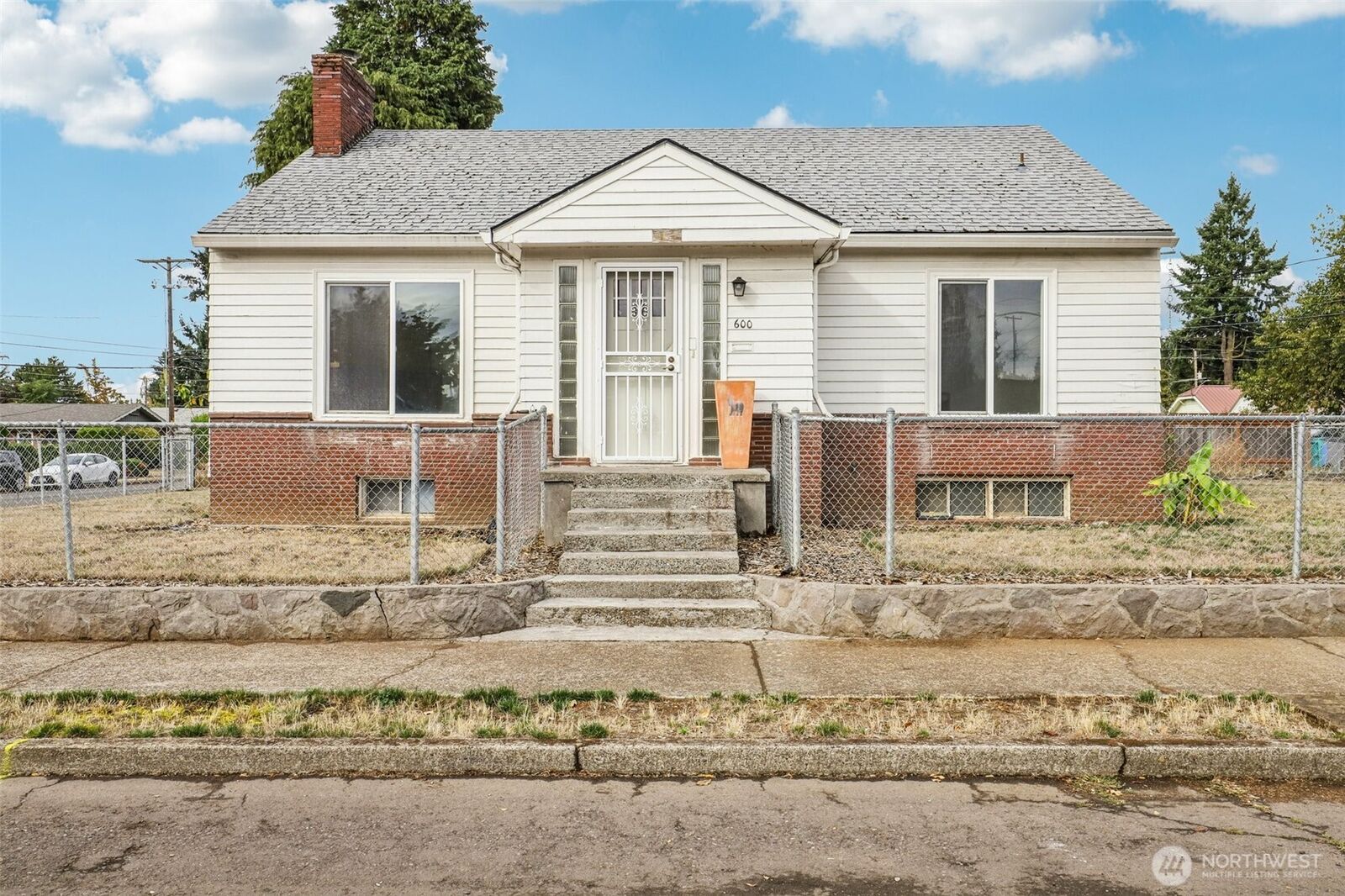 Property Photo: 600 E 38th Street WA 98663
