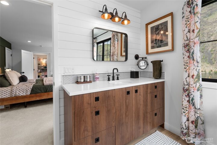 Property Photo:  485  Hidden Lane  WA 98816