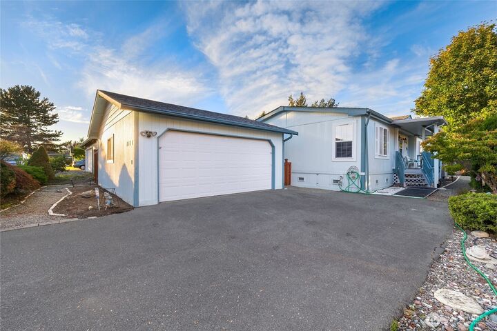 Property Photo:  8411  15th Pl SE  WA 98258 