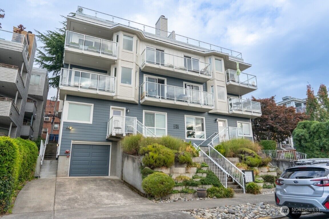 Property Photo: 2354 Yale Avenue E 401 WA 98102