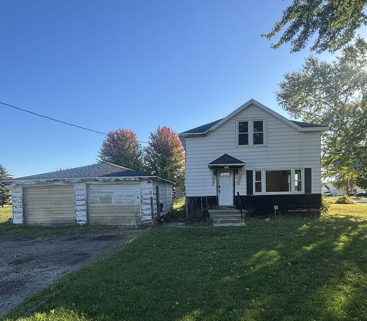2004 Holland Road  Appleton WI 54911-9000 photo