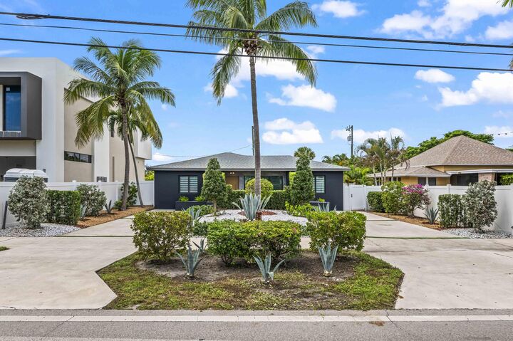 Property Photo: 214 S Swinton Avenue FL 33444