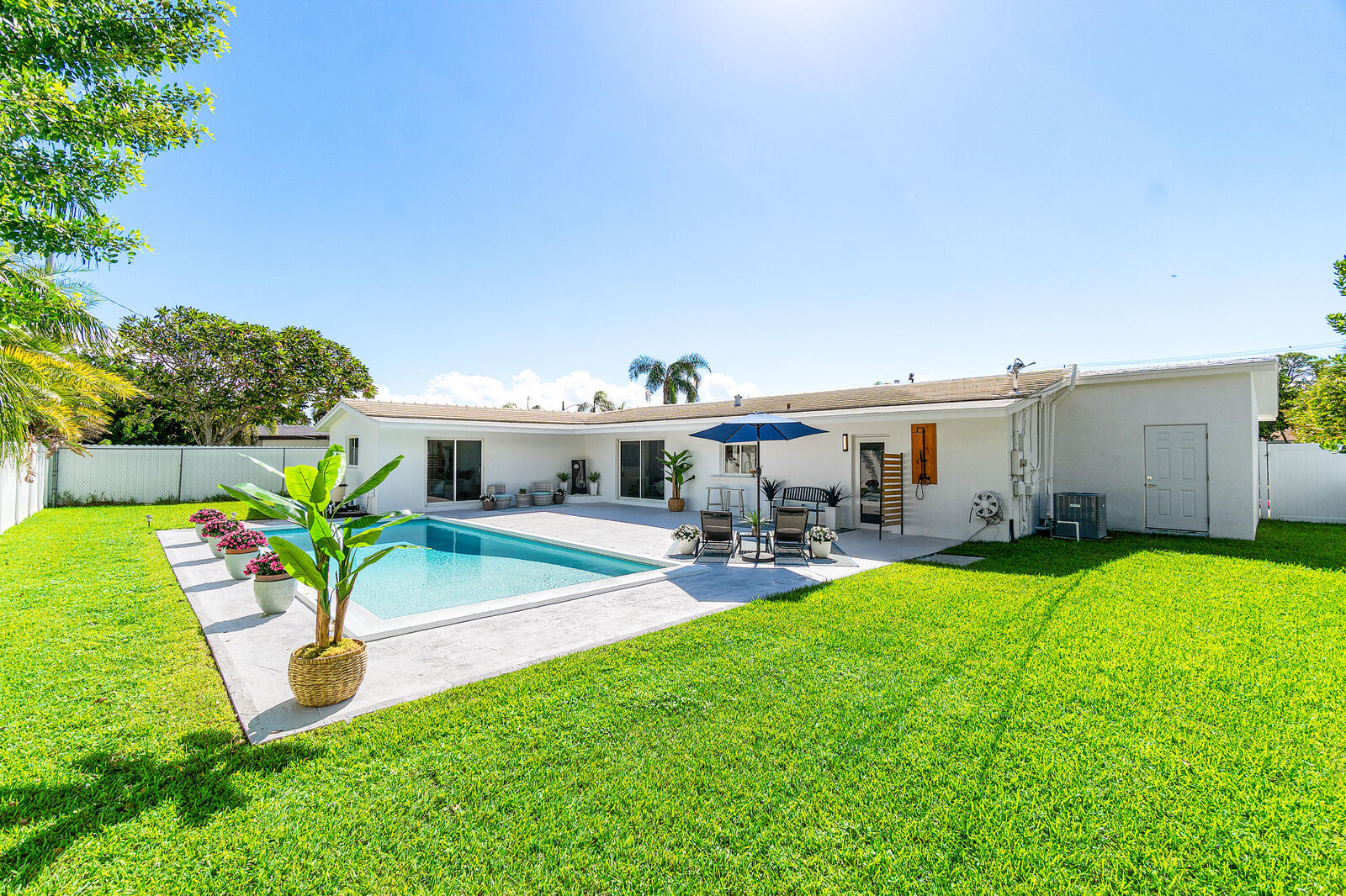 Property Photo: 723 SW 25th Avenue FL 33435