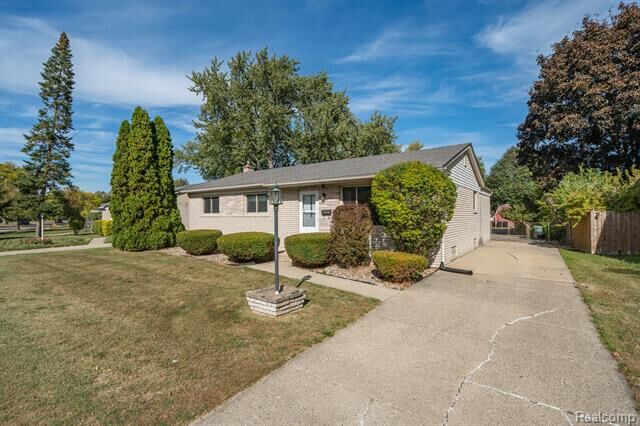Property Photo:  1714 Castleton Drive  MI 48083 