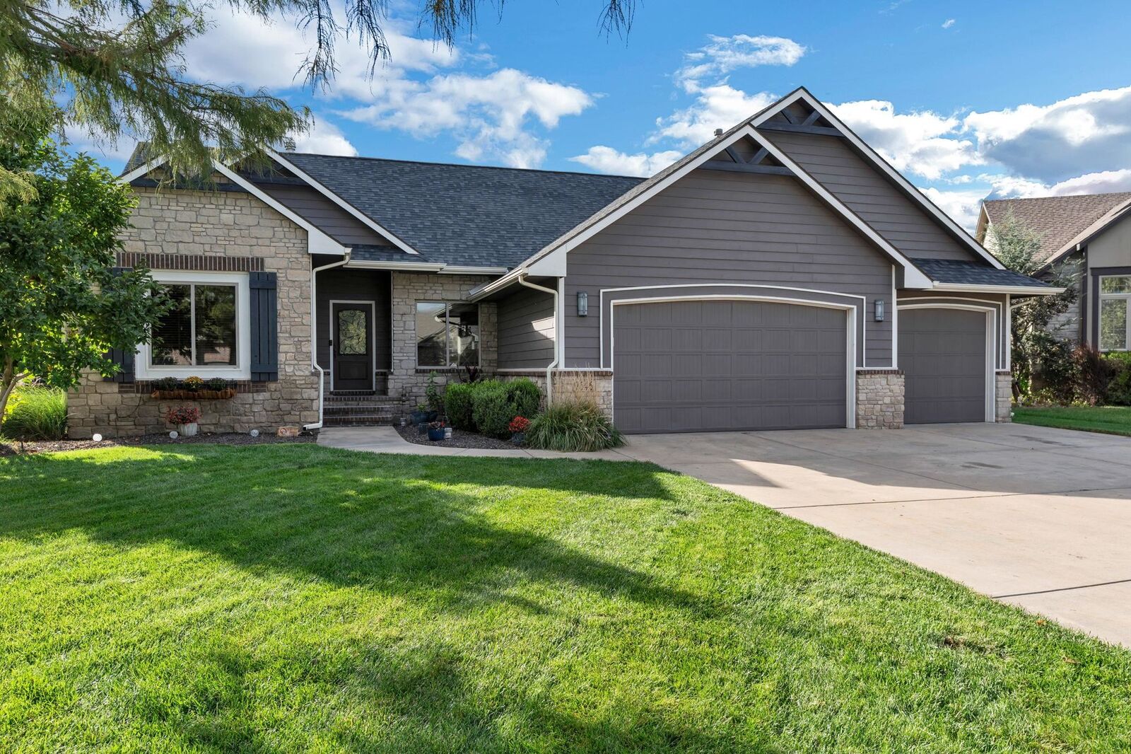 Property Photo: 2646 W 58th Ct N KS 67204