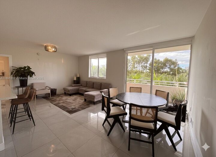 Property Photo: 2775 NE 187th St 318 FL 33180