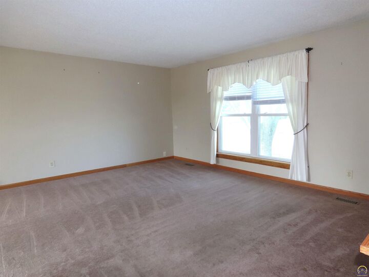Property Photo:  3004 SW Eveningside Dr  KS 66614 