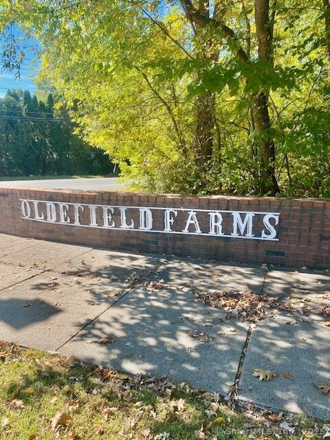Property Photo: 83 Oldefield Farms Road 83 CT 06082