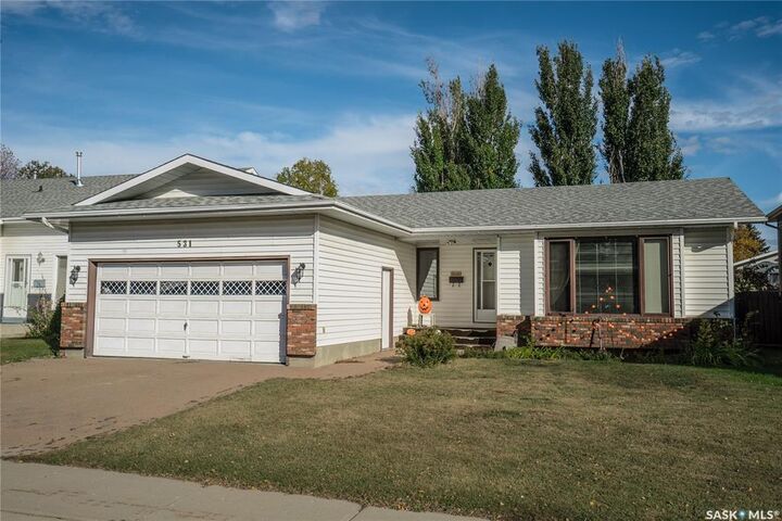 Property Photo:  531 Smoothstone Crescent  SK S7J 4T4 