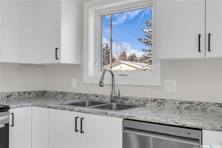 Property Photo: 5001 Neufeld Avenue SK S0K 4R0