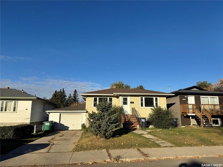 Property Photo: 325 V Avenue S SK S7M 3E4