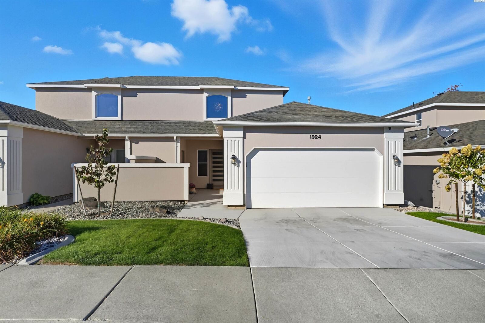 Property Photo:  1924 Mint Loop  WA 99352 