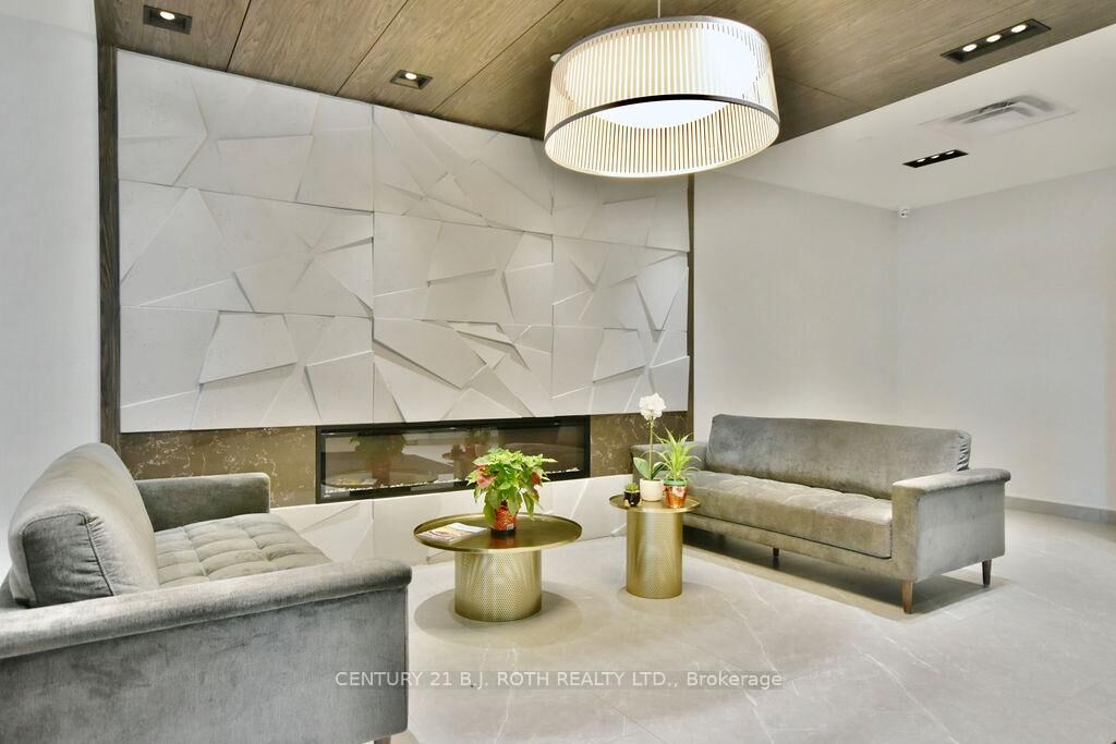 Property Photo: 58 Lakeside Terrace 818 ON L4M 0L5