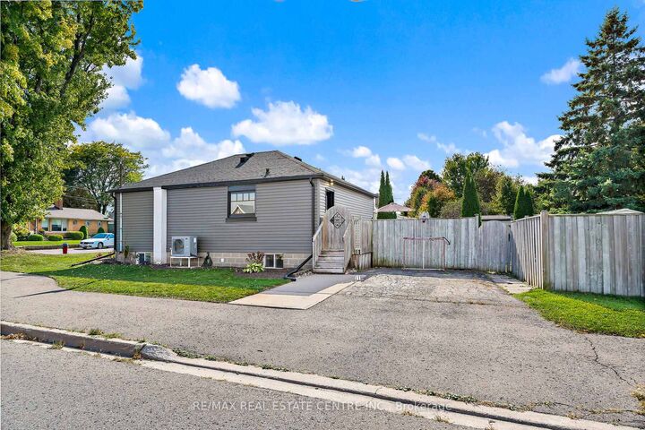 Photo de la propriété: 351 Peel Street ON L7J 1M9