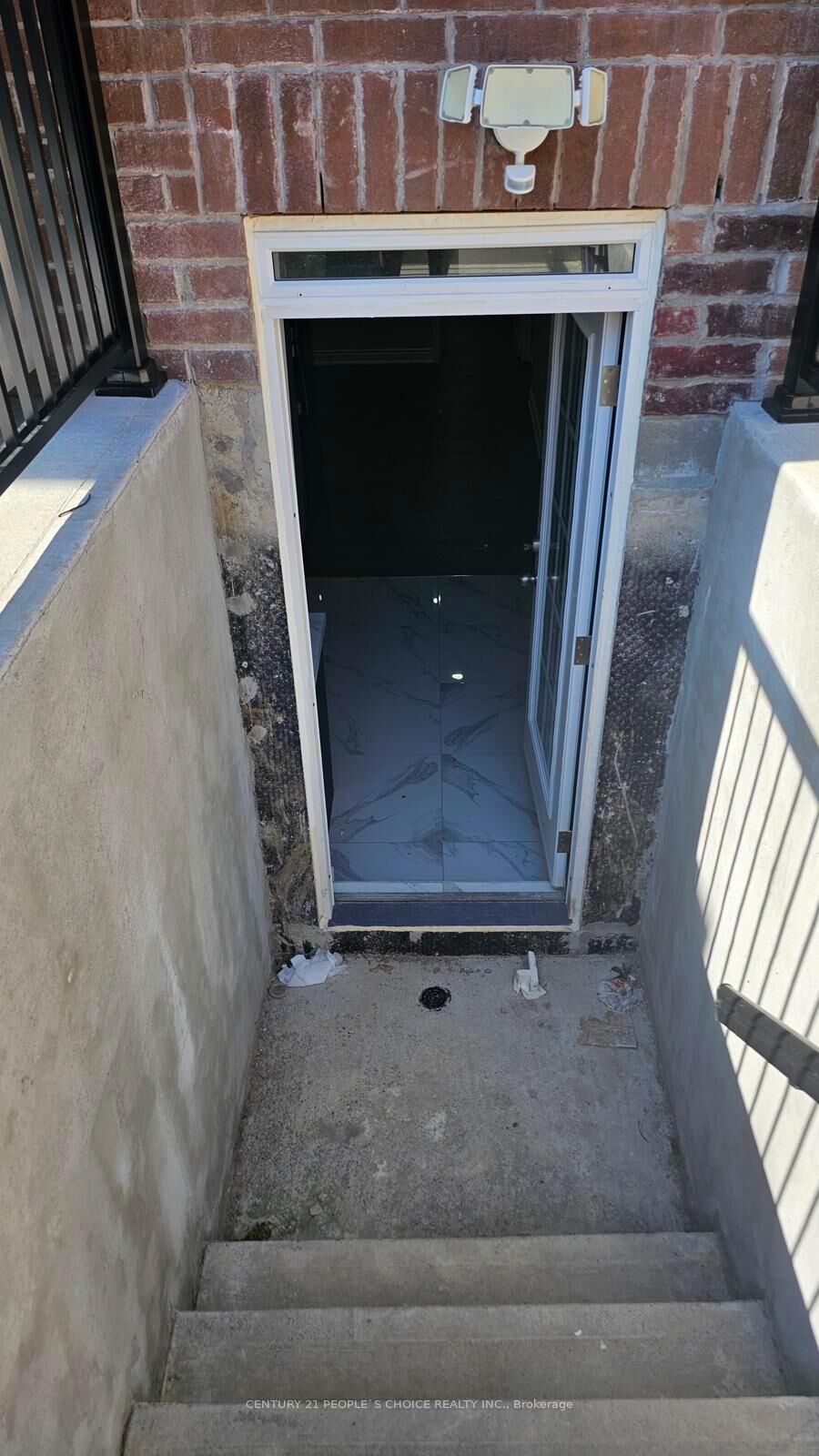 Property Photo: 37 Quinton Ridge Bsmt ON L6Y 6J4