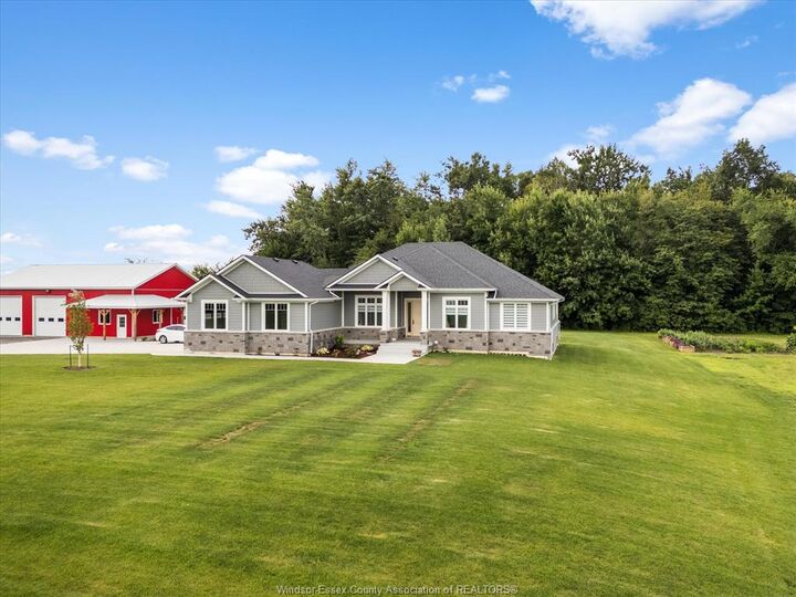 Photo de la propriété:  1808 Mersea Rd 10  ON N0P 2J0 