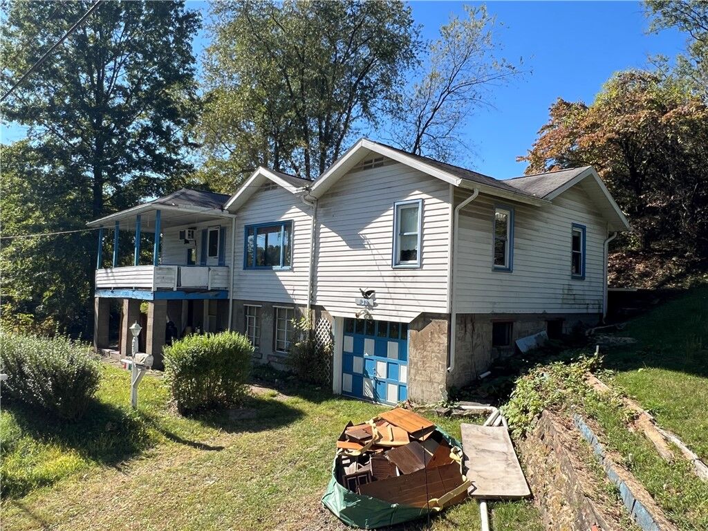 Property Photo:  530 Maine Street  PA 15146 