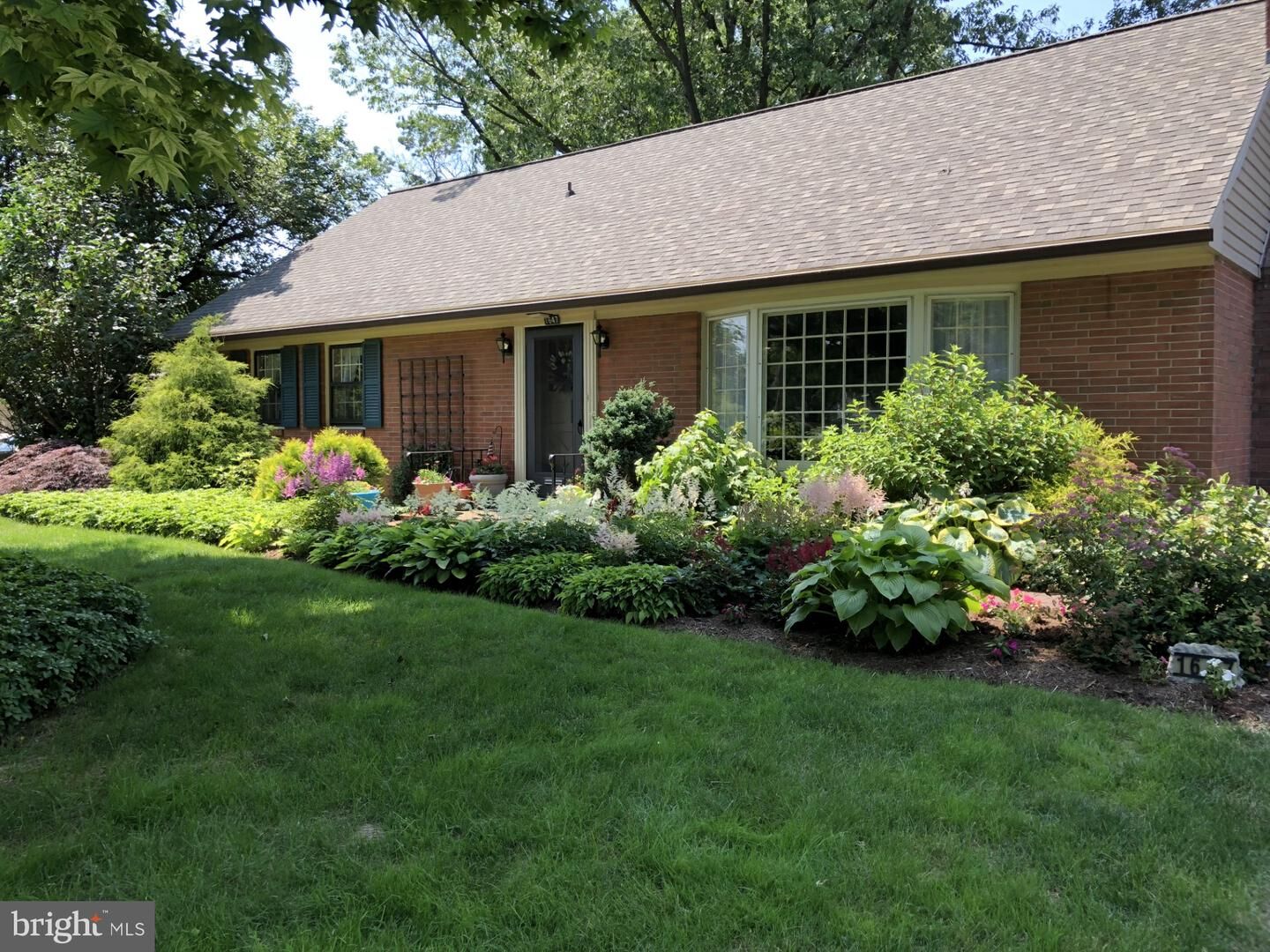 Property Photo: 1647 Oak Street PA 17042