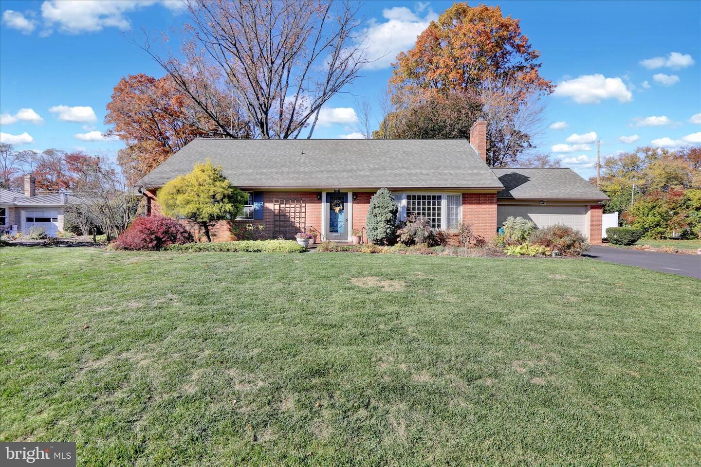 Property Photo:  1647 Oak Street  PA 17042 