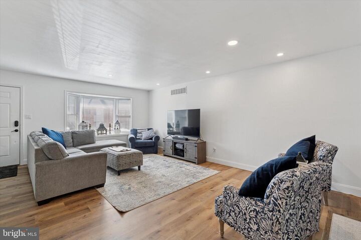 Property Photo: 404 Franklin Court PA 19426