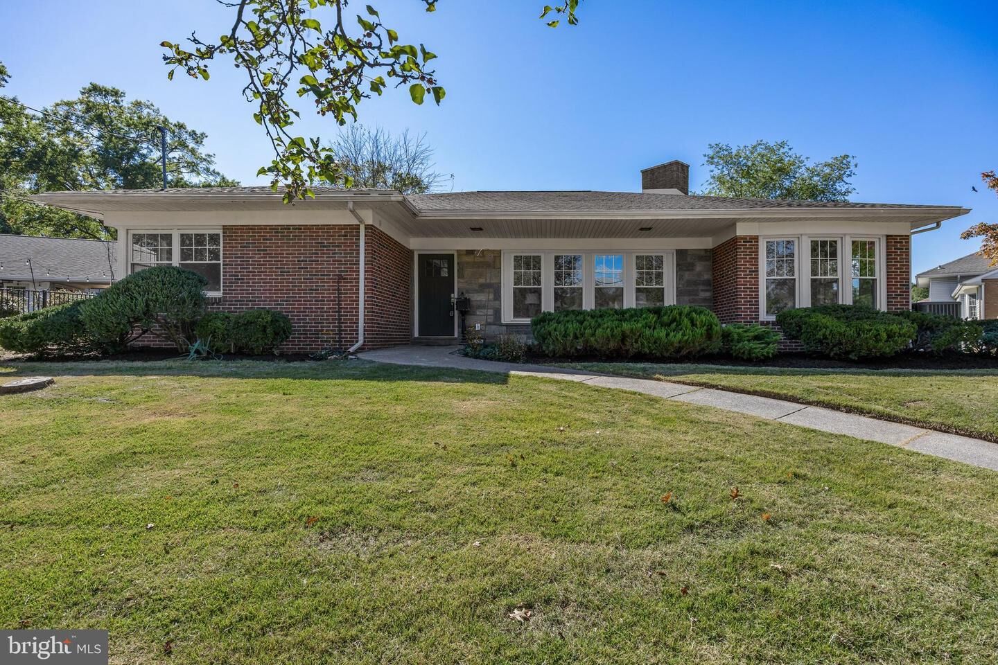 Property Photo:  206 Hampton Road  NJ 08108