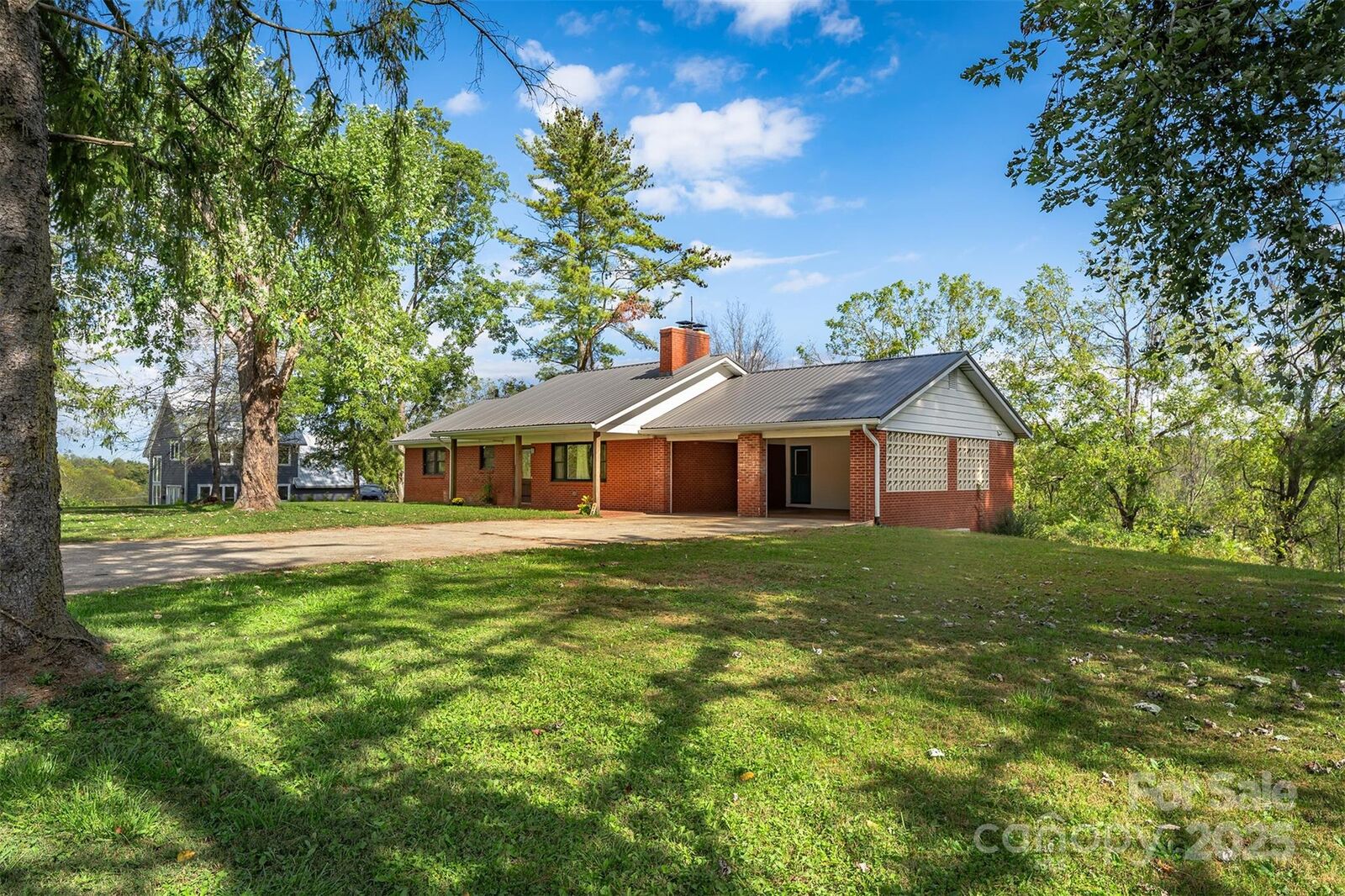 Property Photo: 75 Panorama Drive NC 28806