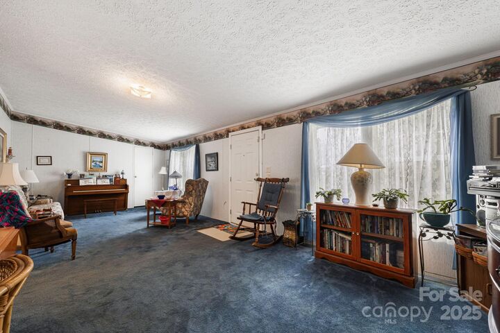 Property Photo: 225 Kirk Way NC 28715