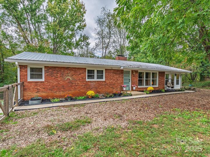 Property Photo: 17 Hummingbird Lane NC 28806