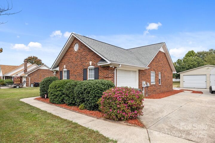 Property Photo: 4416 Poxon Lane NC 28110