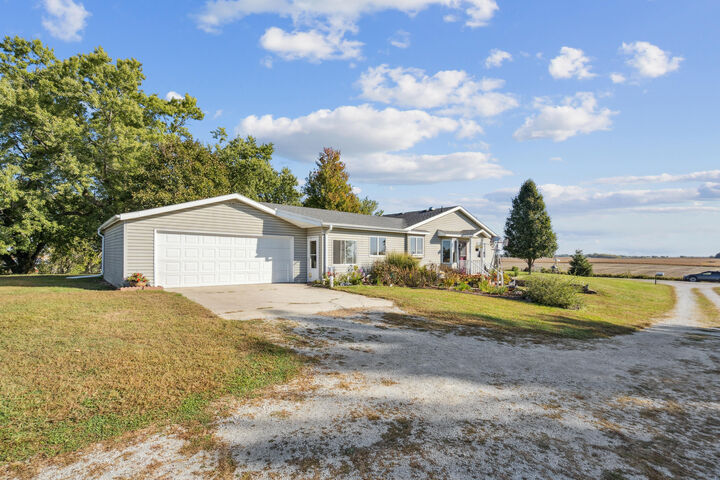 Property Photo:  17921 510th Avenue  IA 50014 