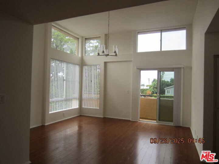 Property Photo: 1212 N Beachwood Dr CA 90038