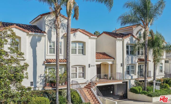Property Photo:  640 N Sweetzer Ave  CA 90048 