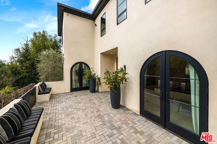 Property Photo: 9577 Lime Orchard Rd CA 90210