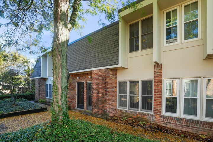 Property Photo: 1594 Lafayette Drive OH 43220