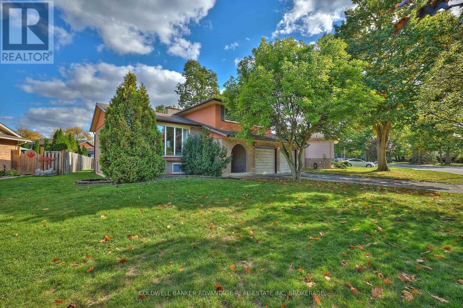 Property Photo:  47 Sherwood Forrest Trail  ON L3C 5X7 
