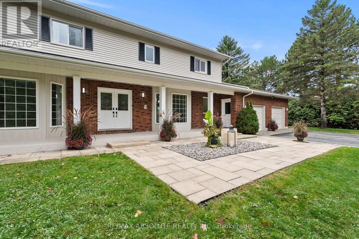 Property Photo: 6 Howard Court ON K2J 3Z8