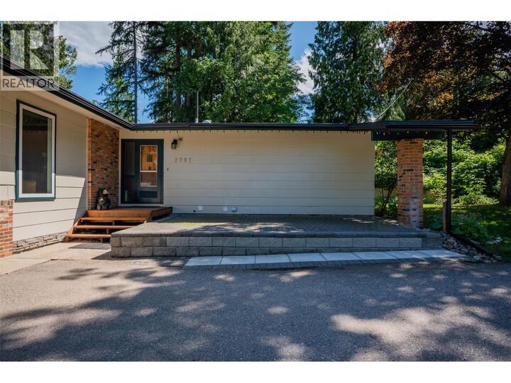 Property Photo:  2707 Maple Crescent  BC V0G 1Y0 