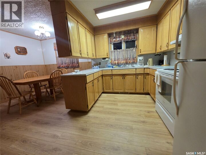 Property Photo:  304 3rd Street N  SK S0N 0J0 