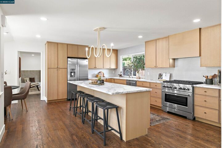 Property Photo: 265 Dover Dr CA 94598