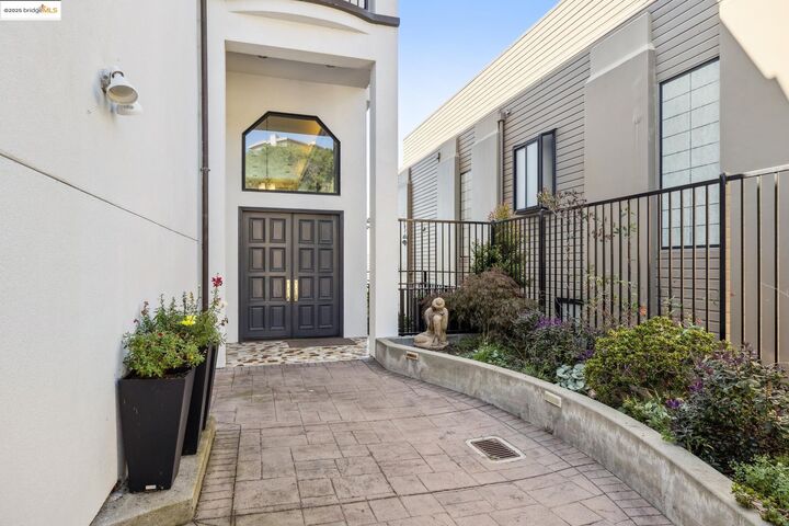 Property Photo: 680 Hiller Dr CA 94618